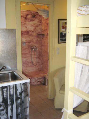 Adonis Guesthouse Batsi  Room photo