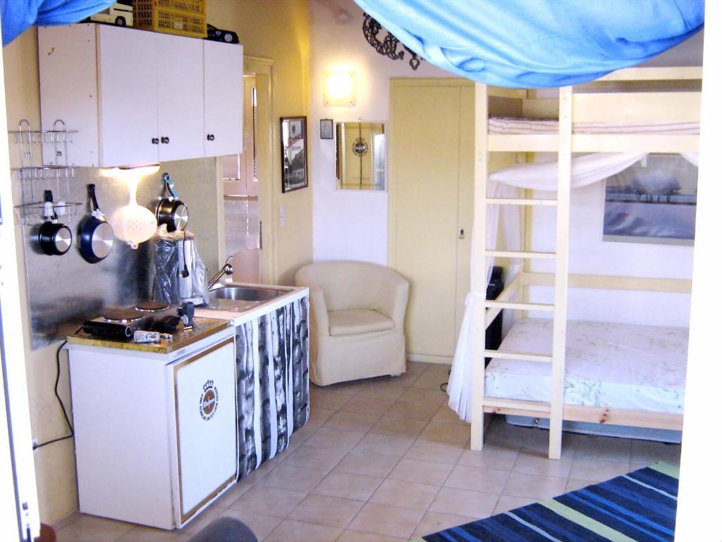 Adonis Guesthouse Batsi  Room photo