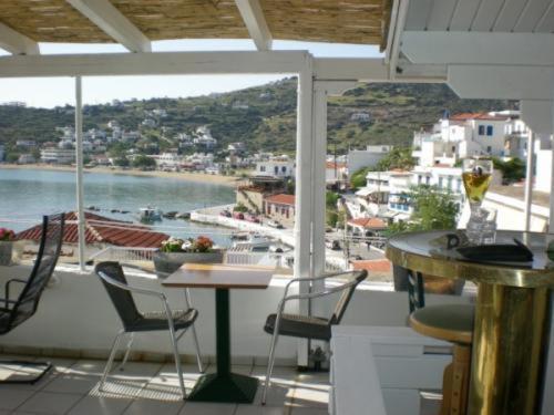 Adonis Guesthouse Batsi  Exterior photo
