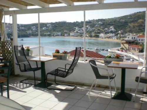 Adonis Guesthouse Batsi  Exterior photo