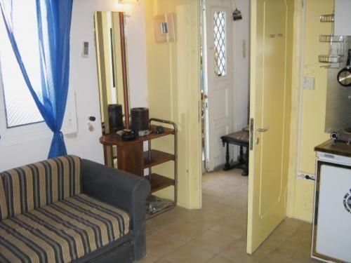 Adonis Guesthouse Batsi  Exterior photo